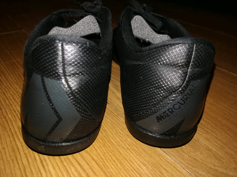 boys size 6 nike trainers